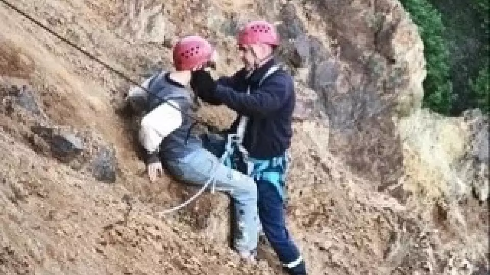 Спасатели Нижнего Тагила вытащили двух подростков из карьера шахты