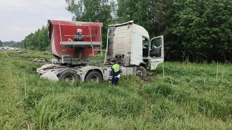 4 человека погибли в Нижнесергинском районе при столкновении Volvo и Land Rover