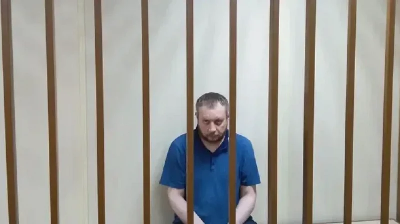 В Тюмени мужчина затащил в подъезд 5-летнюю девочку: мальчик и случайная прохожая спасли ребёнка