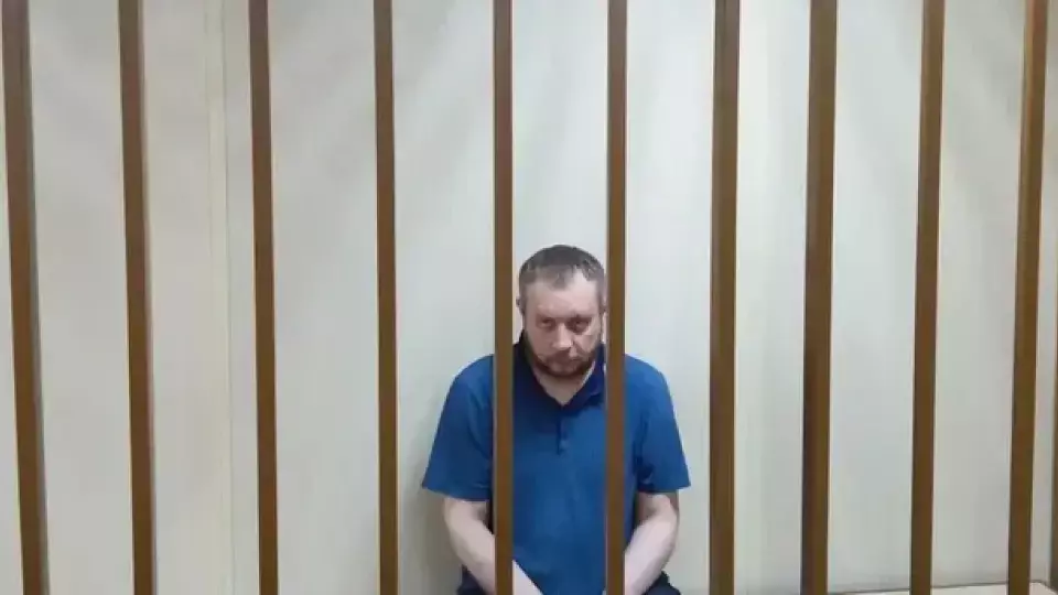 В Тюмени мужчина затащил в подъезд 5-летнюю девочку: мальчик и случайная прохожая спасли ребёнка