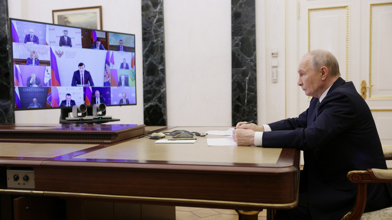 Малый и средний бизнес привлекут к нефтепереработке: Путин поручил расширить сеть НПЗ