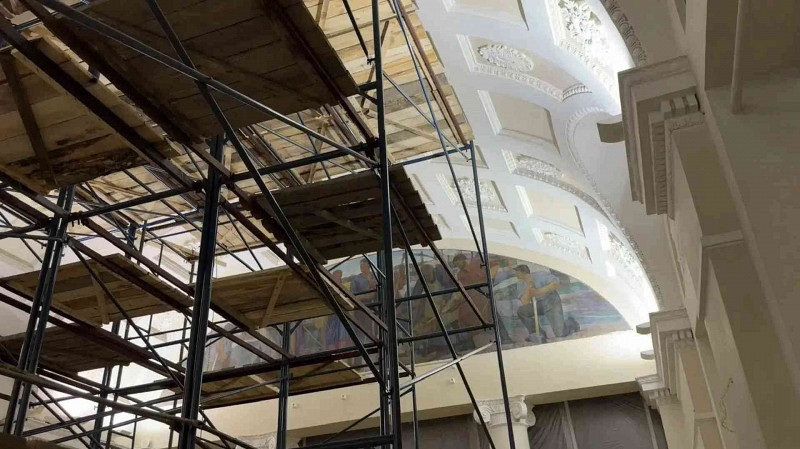 Большое фойе начали реставрировать в Свердловской филармонии
