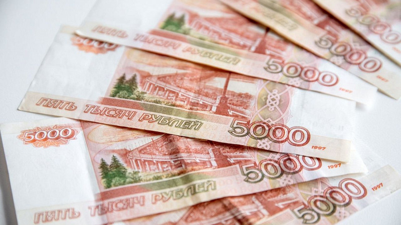 Вахтовикам в Югре начали предлагать в среднем 175 тысяч рублей