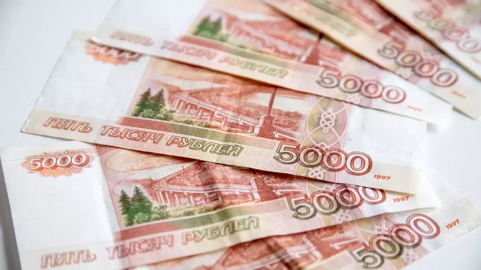 Вахтовикам в Югре начали предлагать в среднем 175 тысяч рублей