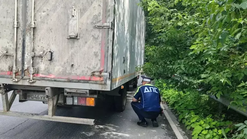 В Екатеринбурге грузовик насмерть сбил пешехода