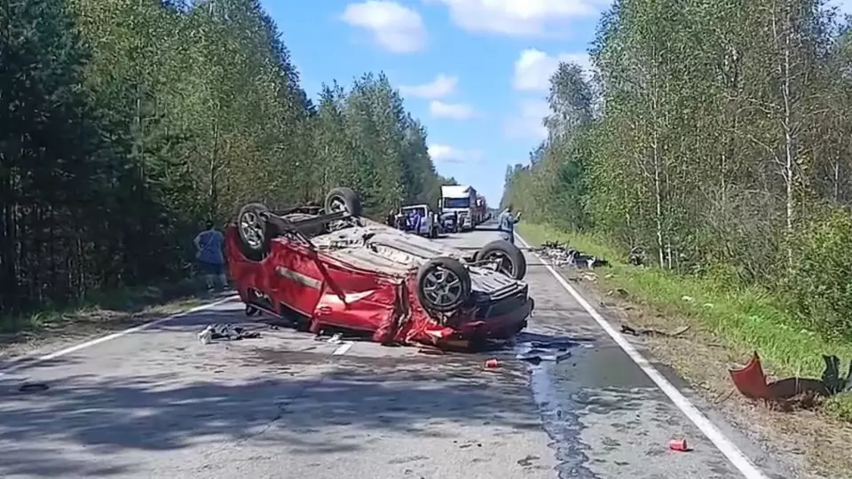 «Я сам не понял, как нас выбросило из машины»: мужчина потерял жену и дочь в ДТП на тюменской трассе