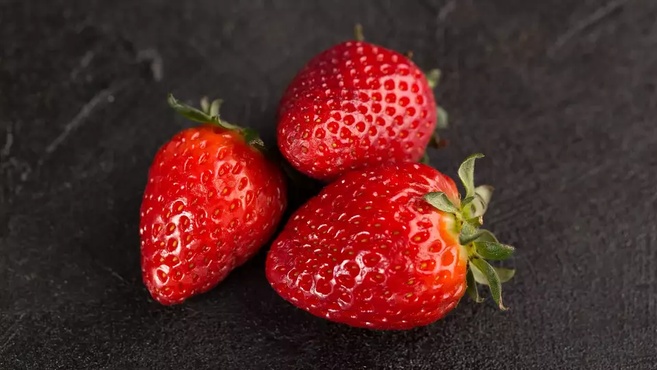 Клубника в шоколаде: как выбрать свежие ягоды онлайн?