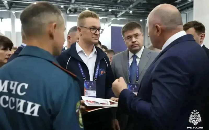 Екатеринбургскую школу №300 лично отметил глава МЧС России