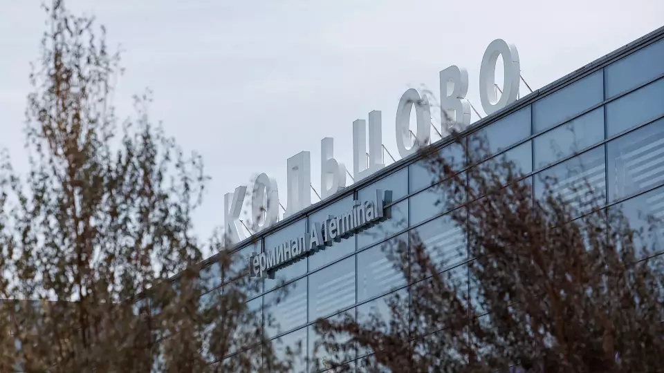 В Кольцово перед вылетом задымился самолёт