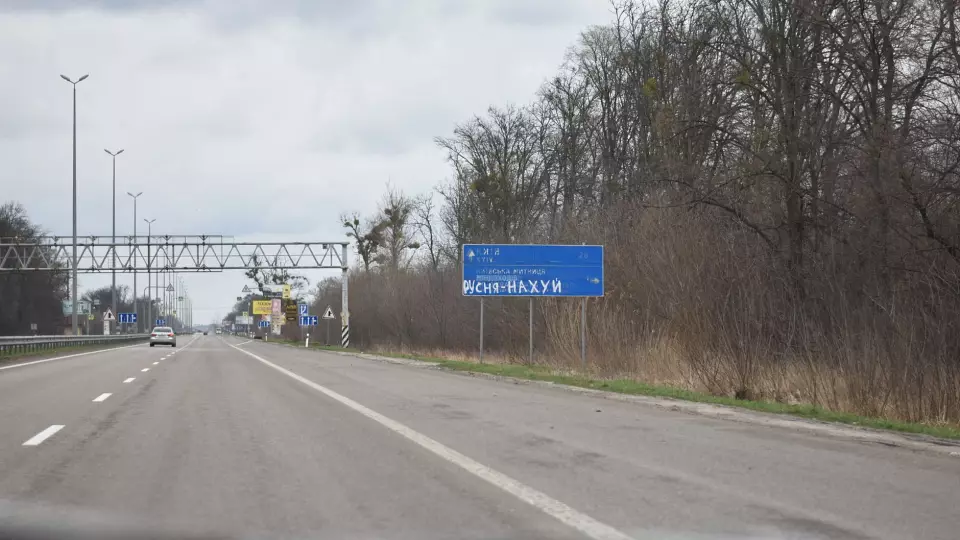 В Екатеринбурге на трассе М-5 задержали водителя, который перевозил 12 мигрантов