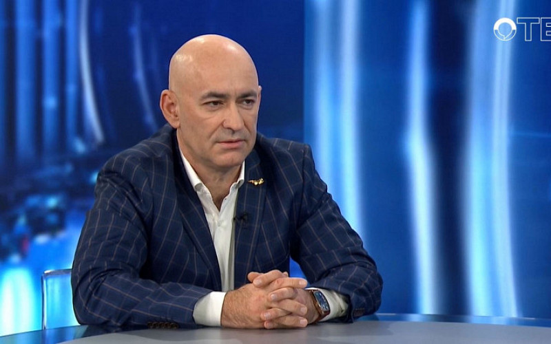 Заменить на ИИ судей-женщин в семейных спорах предложил глава свердловского Союза отцов